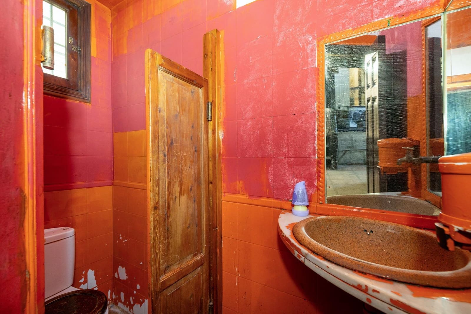 Commercial for sale in Granada city - € 140,000 (Ref: 9434152)