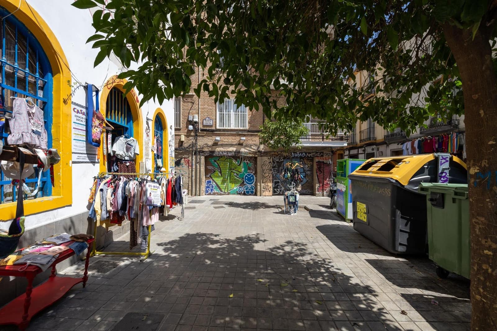 Commercial for sale in Granada city - € 140,000 (Ref: 9434152)