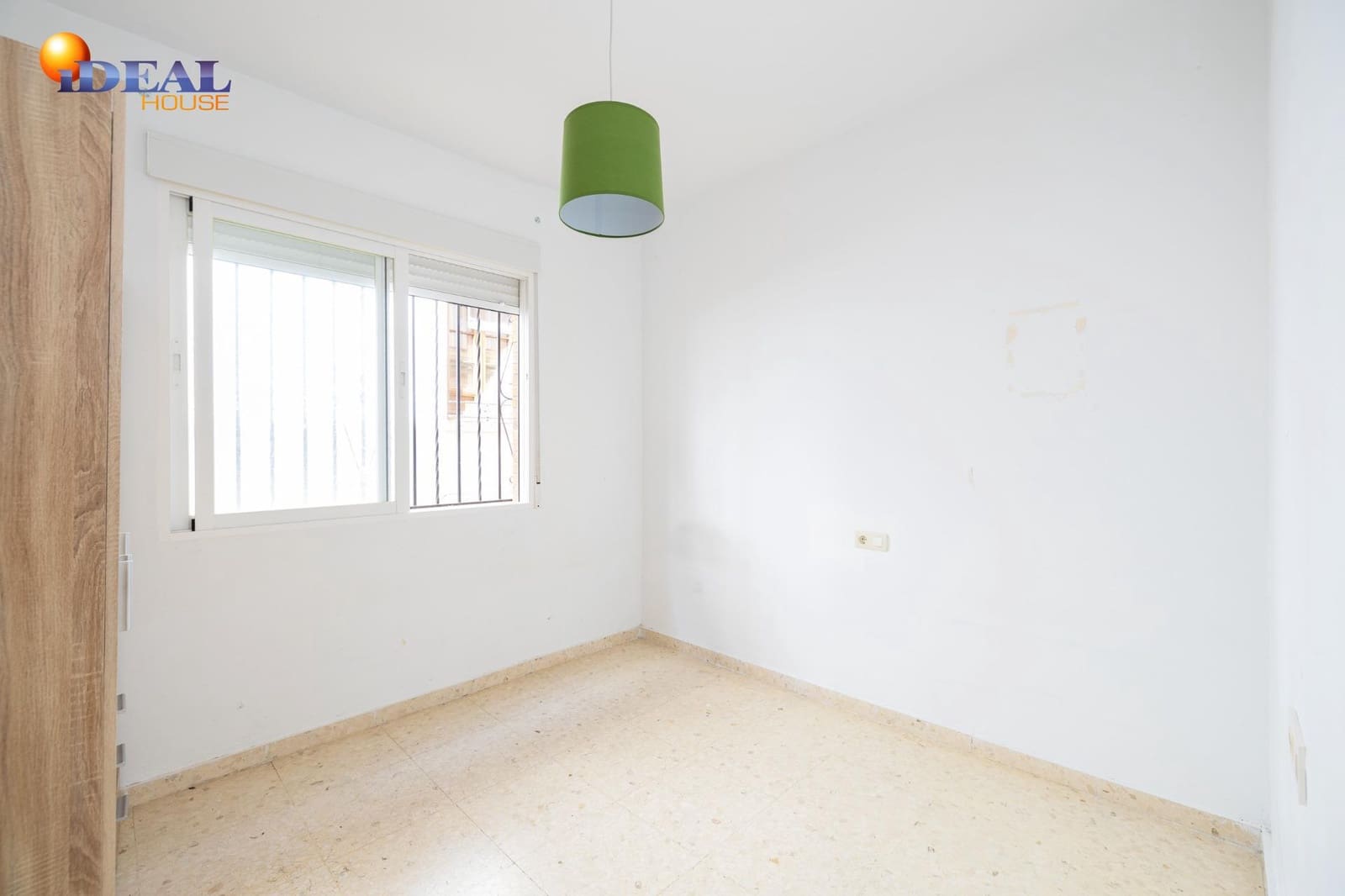 2 bedroom Apartment for sale in Granada city - € 199,900 (Ref: 9434154)