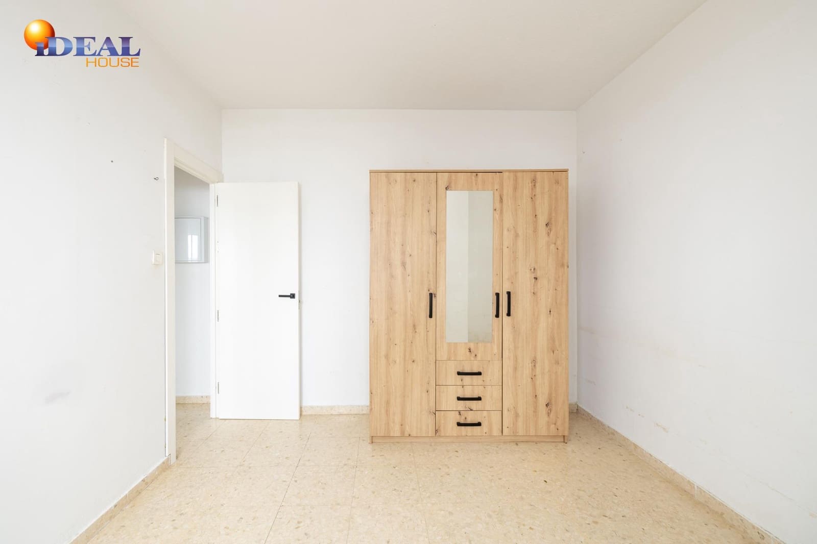 2 bedroom Apartment for sale in Granada city - € 199,900 (Ref: 9434154)