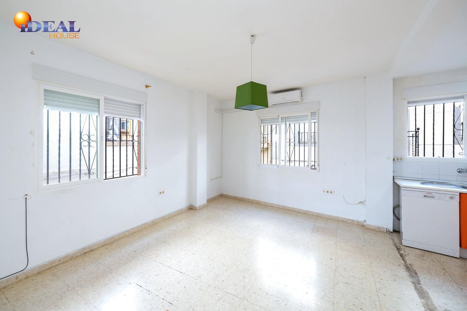 2 bedroom Apartment for sale in Granada city - € 199,900 (Ref: 9434154)