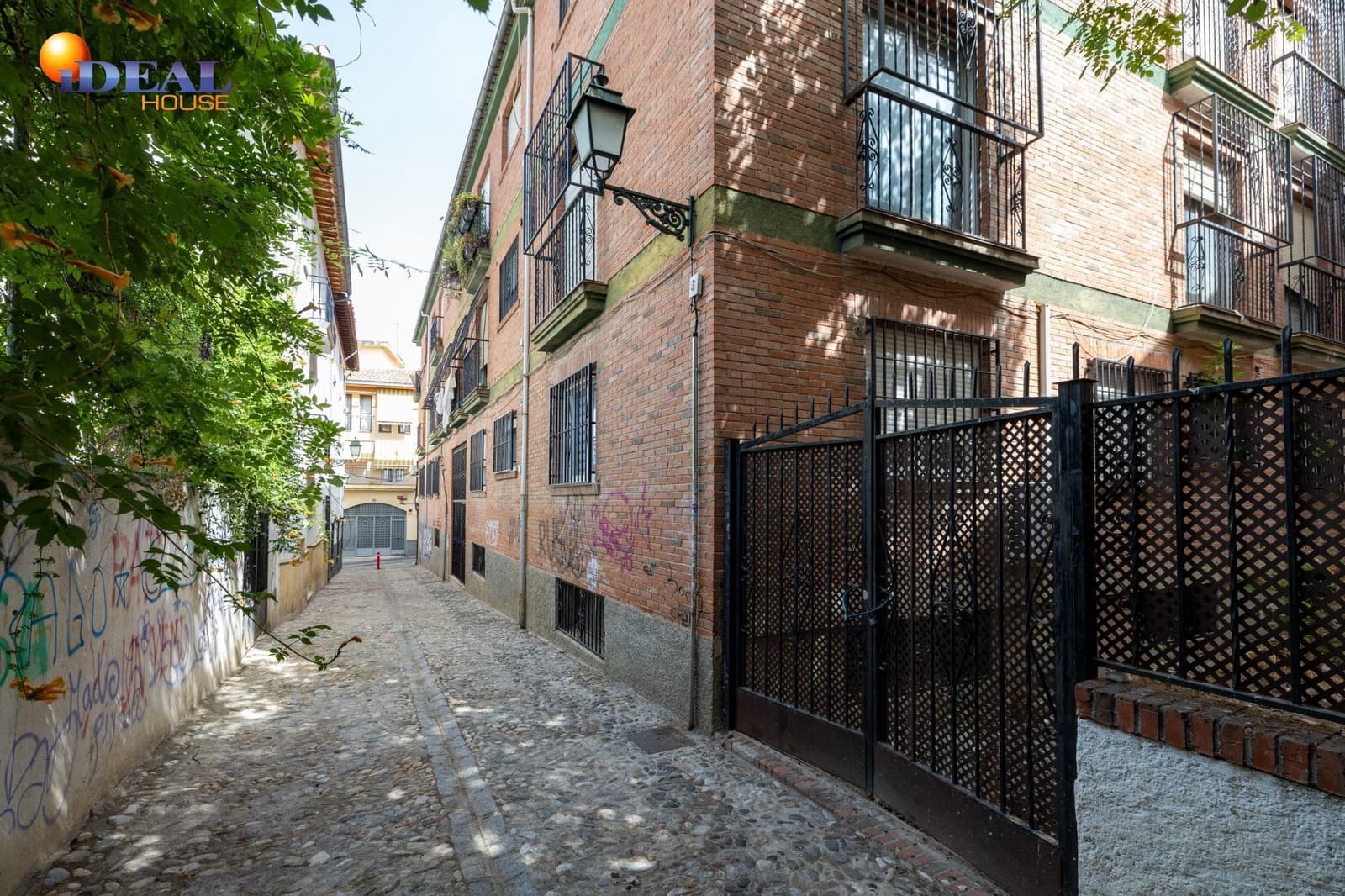 2 bedroom Apartment for sale in Granada city - € 199,900 (Ref: 9434154)