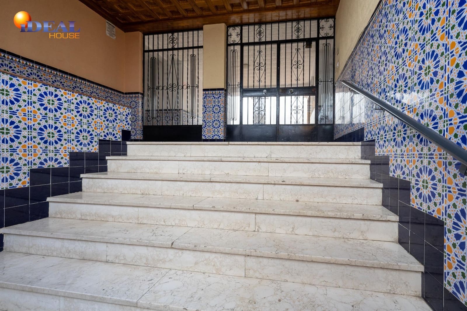 2 bedroom Apartment for sale in Granada city - € 199,900 (Ref: 9434154)