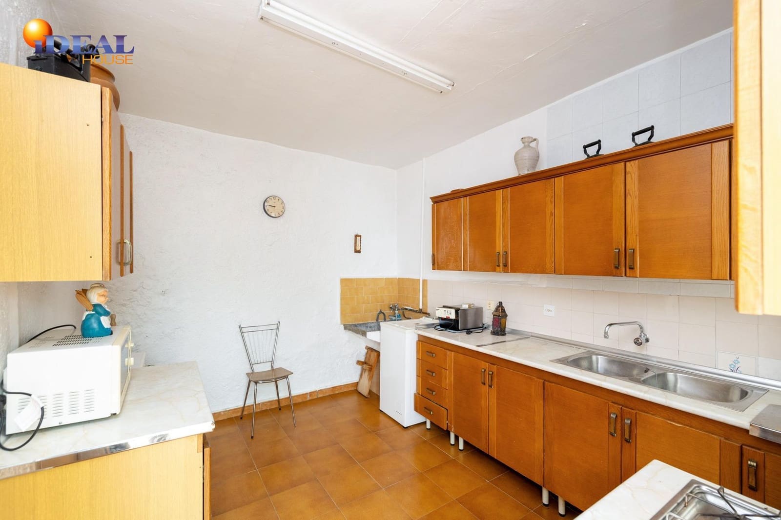 4 bedroom Townhouse for sale in Illora with garage - € 84,900 (Ref: 9434155)