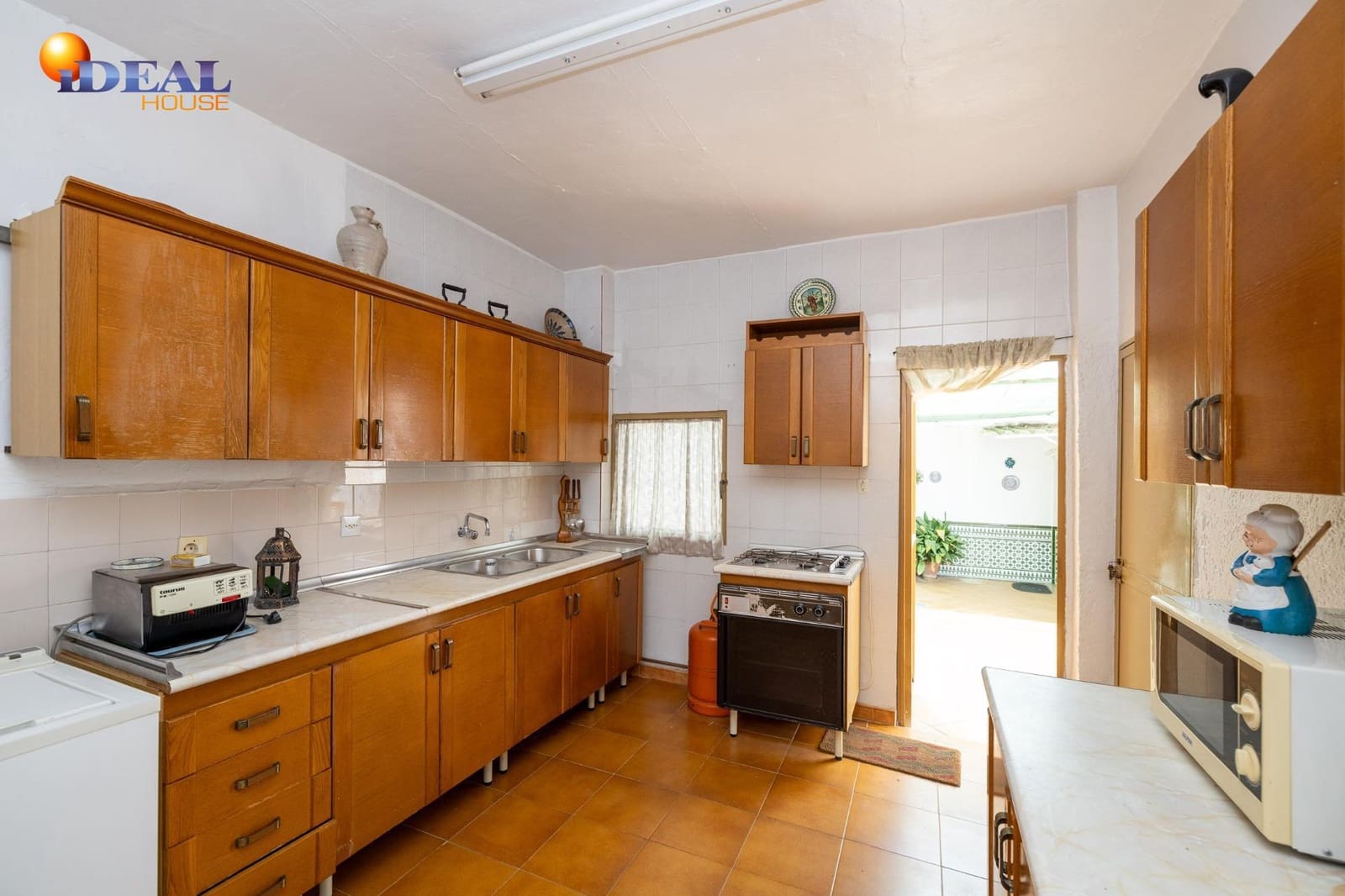 4 bedroom Townhouse for sale in Illora with garage - € 84,900 (Ref: 9434155)