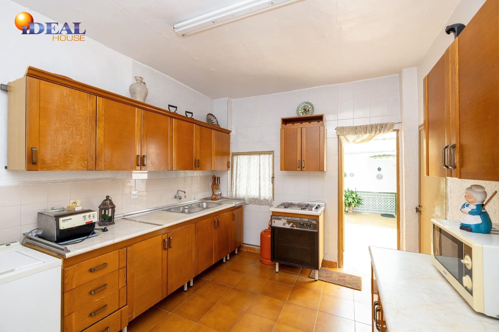 4 bedroom Townhouse for sale in Illora with garage - € 84,900 (Ref: 9434155)