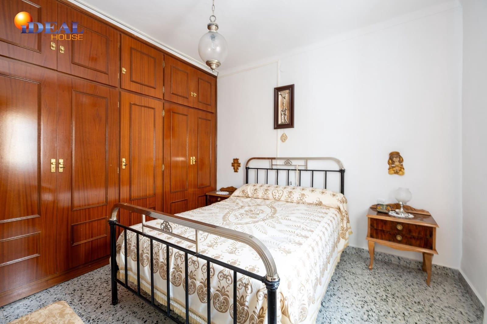 4 bedroom Townhouse for sale in Illora with garage - € 84,900 (Ref: 9434155)