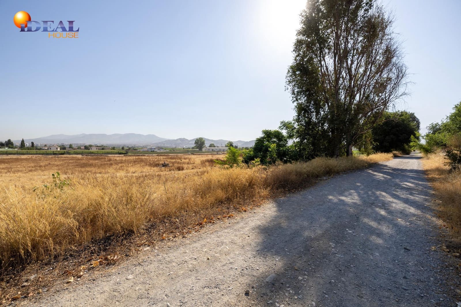 Ubebygd land til salgs i Granada by - € 220 000 (Ref: 9434159)