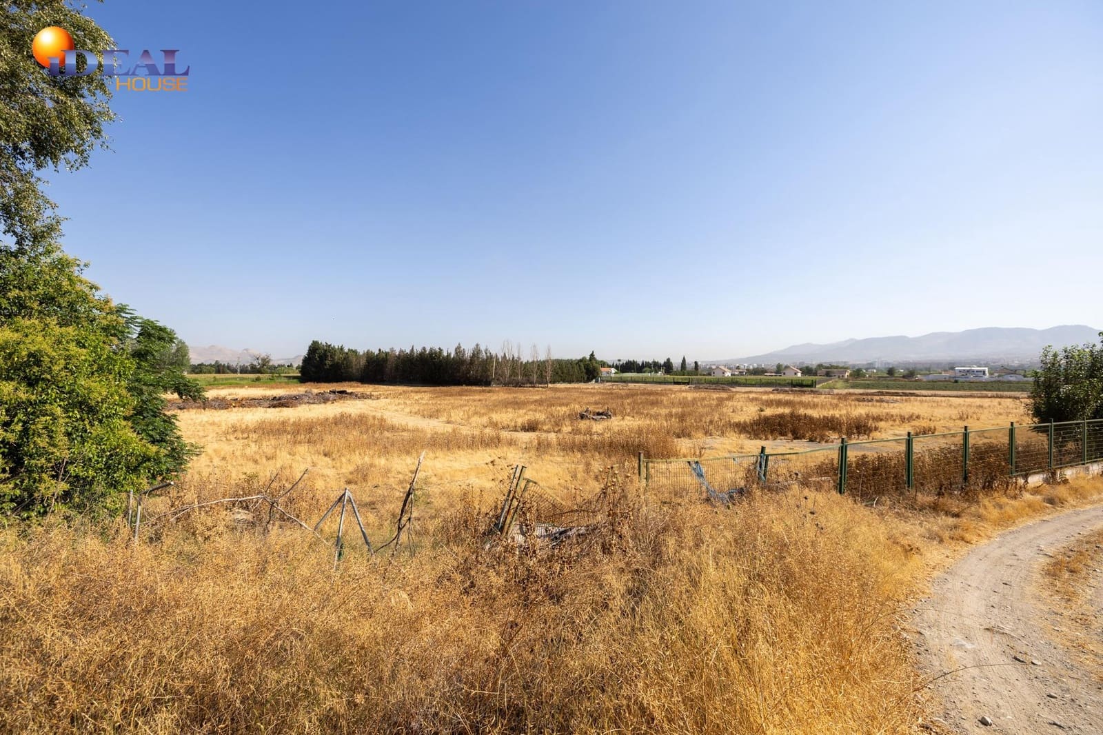 Ubebygd land til salgs i Granada by - € 220 000 (Ref: 9434159)