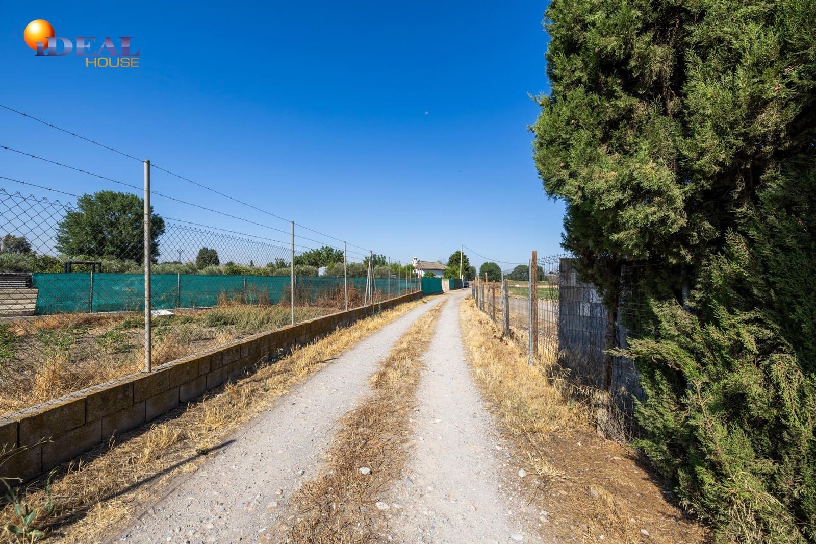 Ubebygd land til salgs i Granada by - € 220 000 (Ref: 9434159)