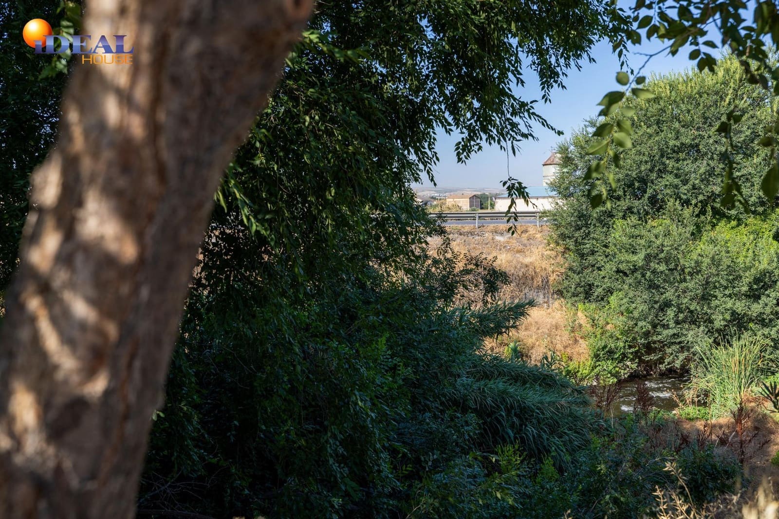 Ubebygd land til salgs i Granada by - € 220 000 (Ref: 9434159)