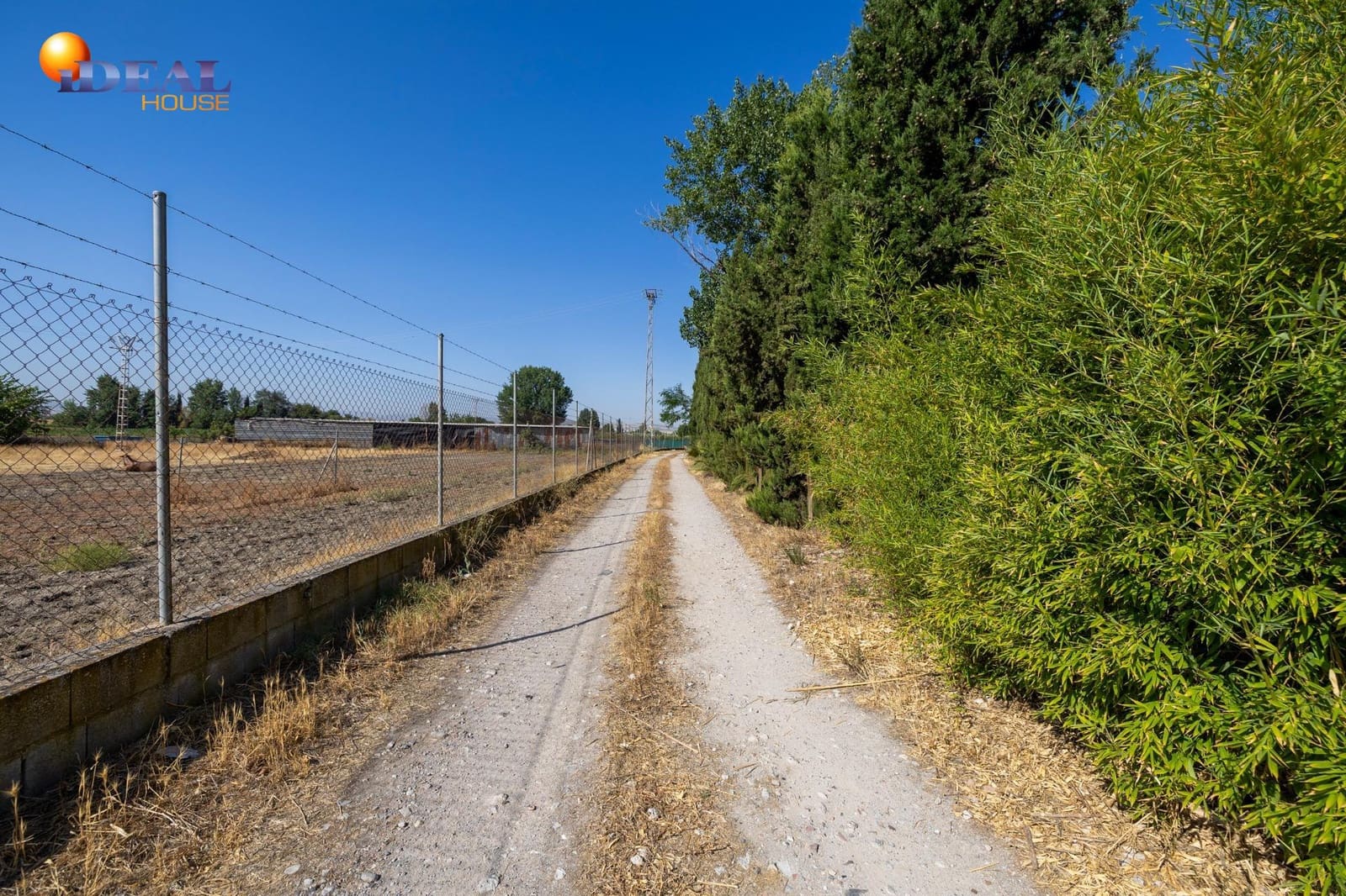 Ubebygd land til salgs i Granada by - € 220 000 (Ref: 9434159)