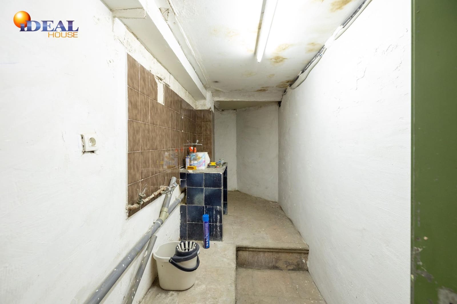 Comercial para venda em Granada cidade - 90 000 € (Ref: 9434163)