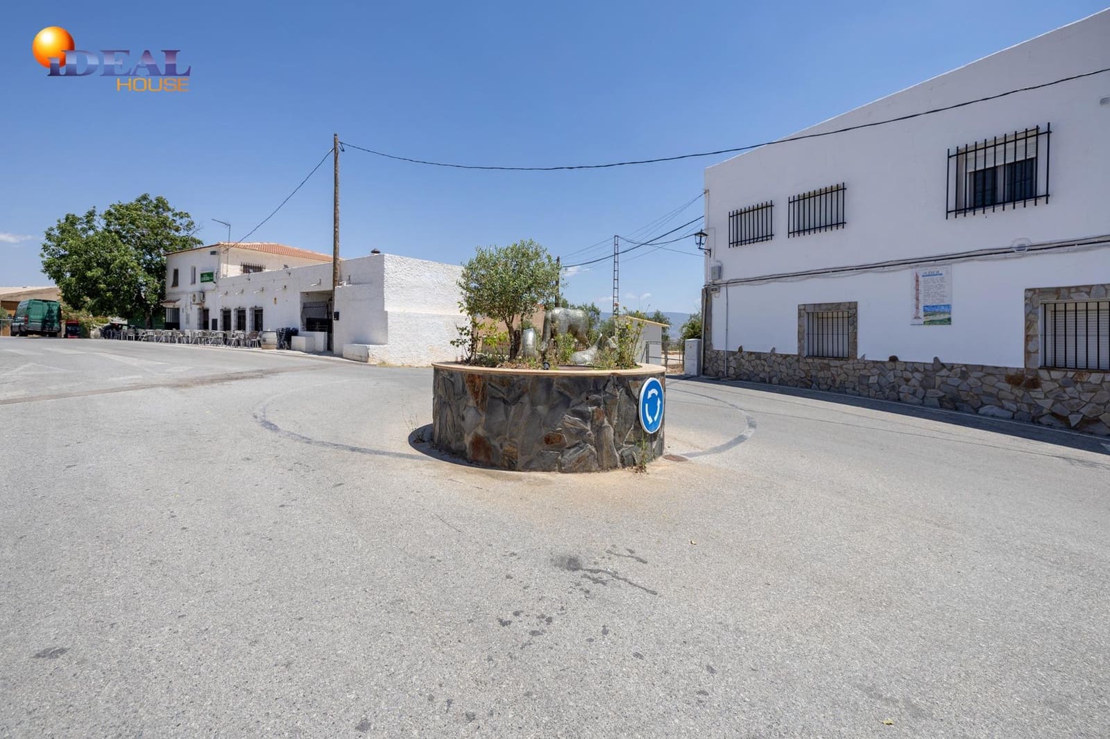 Bar/Restaurante de 4 habitaciones en Huéneja en venta - 245.000 € (Ref: 9434167)