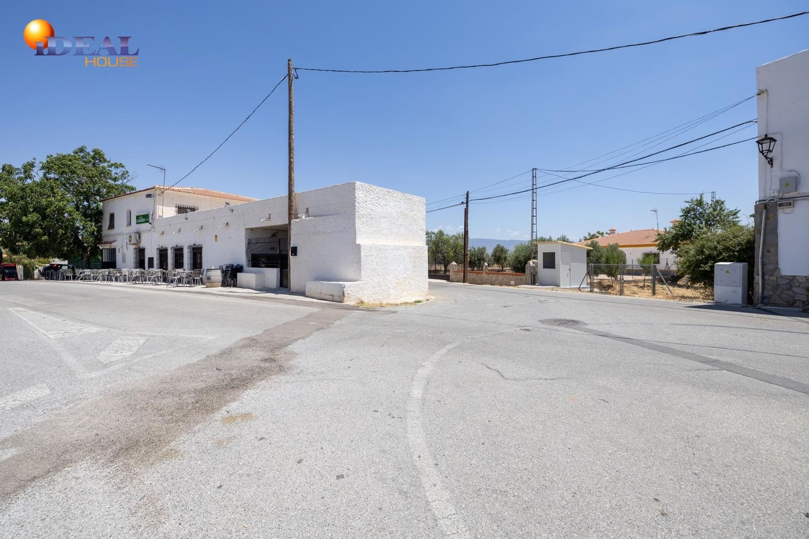 Bar/Restaurante de 4 habitaciones en Huéneja en venta - 245.000 € (Ref: 9434167)