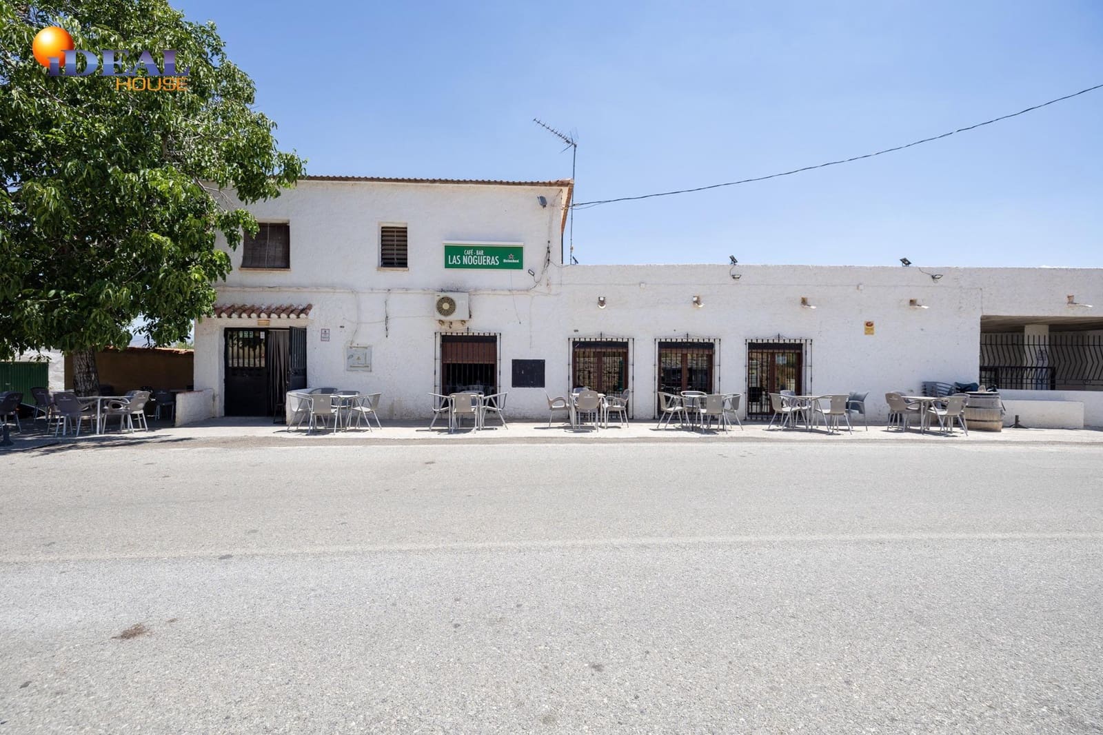 Bar/Restaurante de 4 habitaciones en Huéneja en venta - 245.000 € (Ref: 9434167)