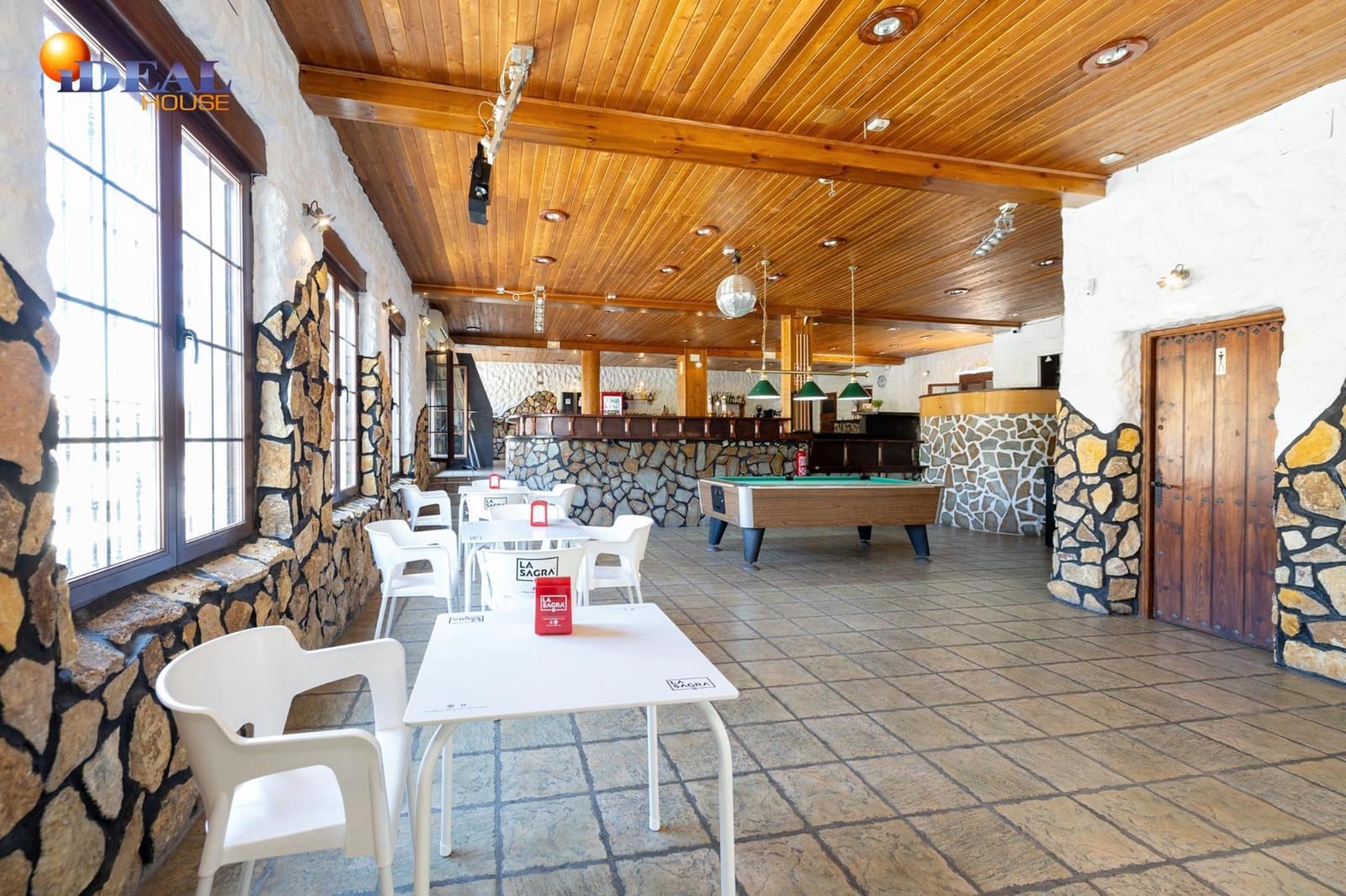 Bar/Restaurante de 4 habitaciones en Huéneja en venta - 245.000 € (Ref: 9434167)