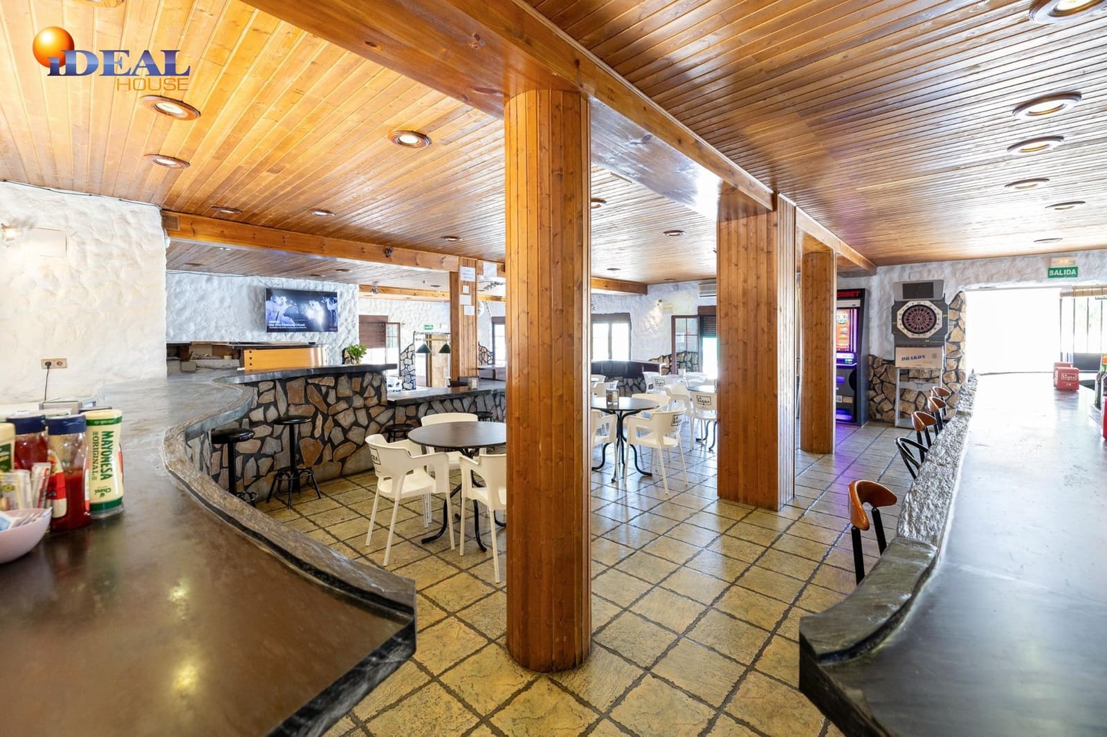 Bar/Restaurante de 4 habitaciones en Huéneja en venta - 245.000 € (Ref: 9434167)