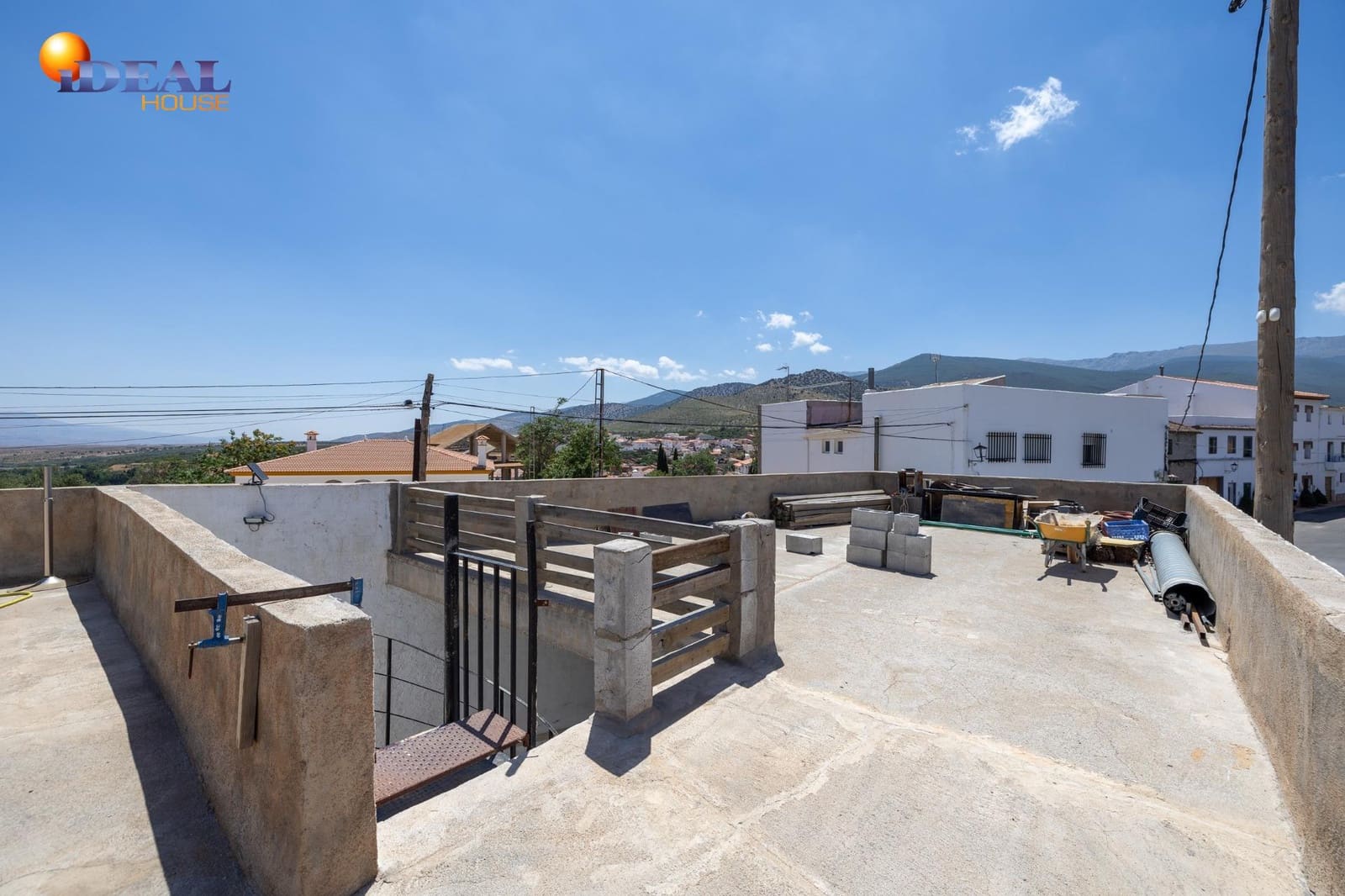 Bar/Restaurante de 4 habitaciones en Huéneja en venta - 245.000 € (Ref: 9434167)