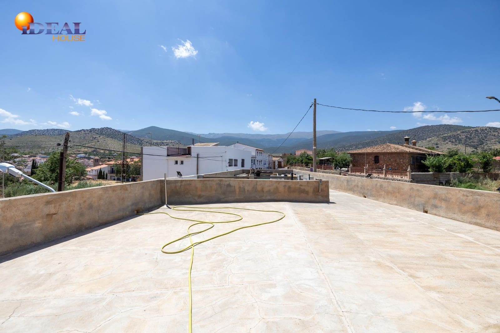 Bar/Restaurante de 4 habitaciones en Huéneja en venta - 245.000 € (Ref: 9434167)