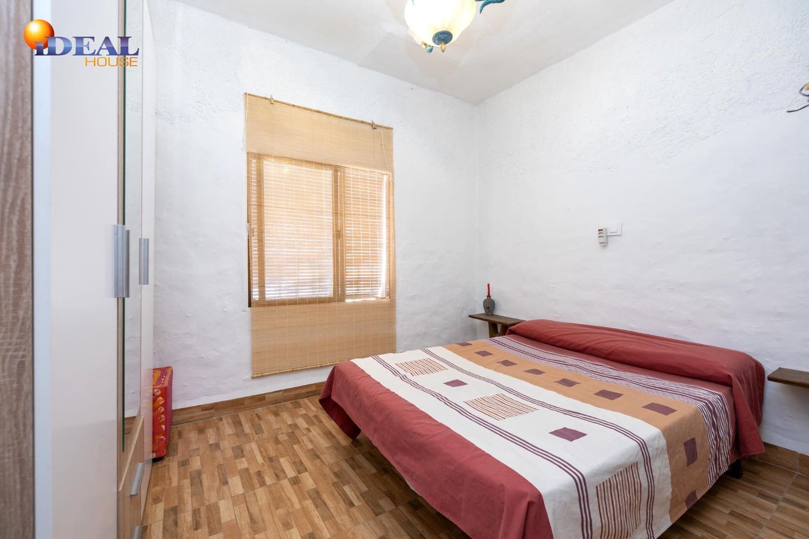 Bar/Restaurante de 4 habitaciones en Huéneja en venta - 245.000 € (Ref: 9434167)