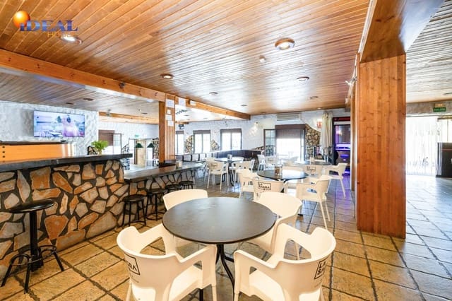 Bar/Restaurante de 4 habitaciones en Huéneja en venta - 245.000 € (Ref: 9434167)