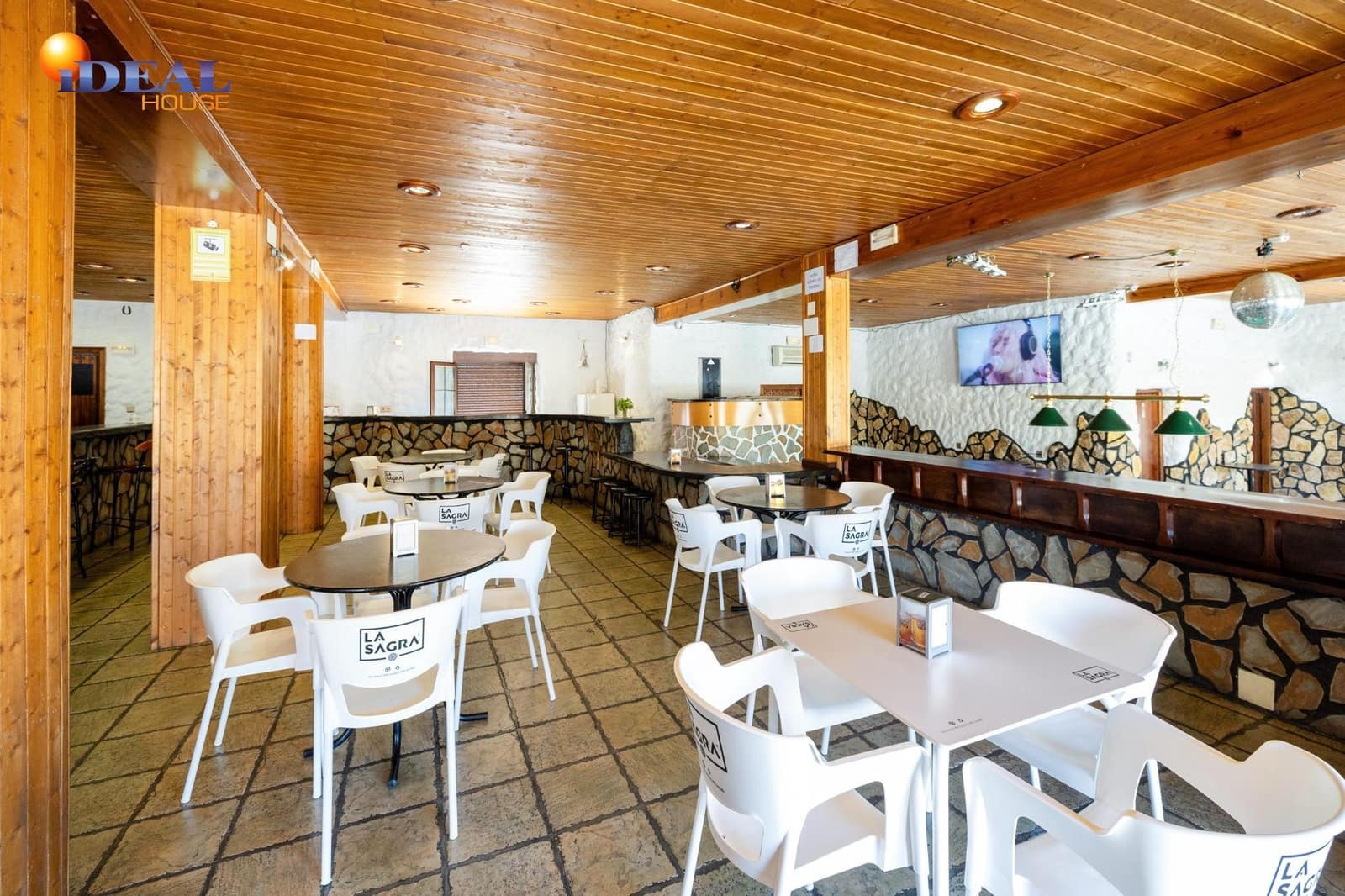 Bar/Restaurante de 4 habitaciones en Huéneja en venta - 245.000 € (Ref: 9434167)