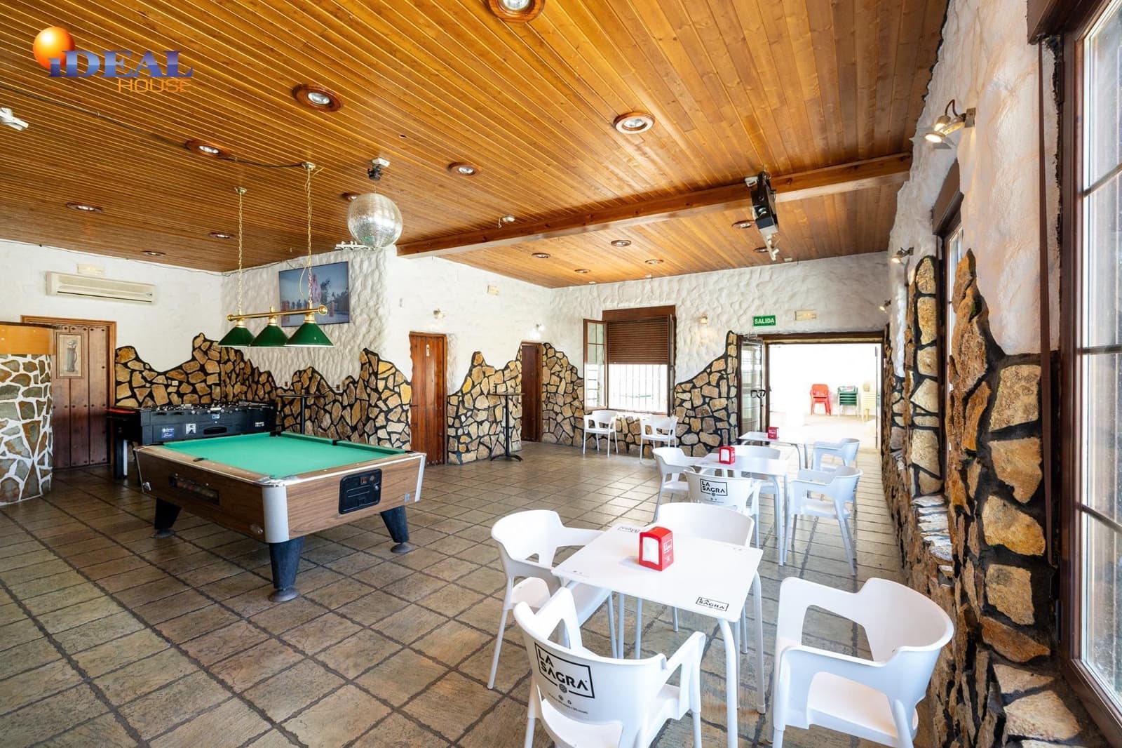 Bar/Restaurante de 4 habitaciones en Huéneja en venta - 245.000 € (Ref: 9434167)