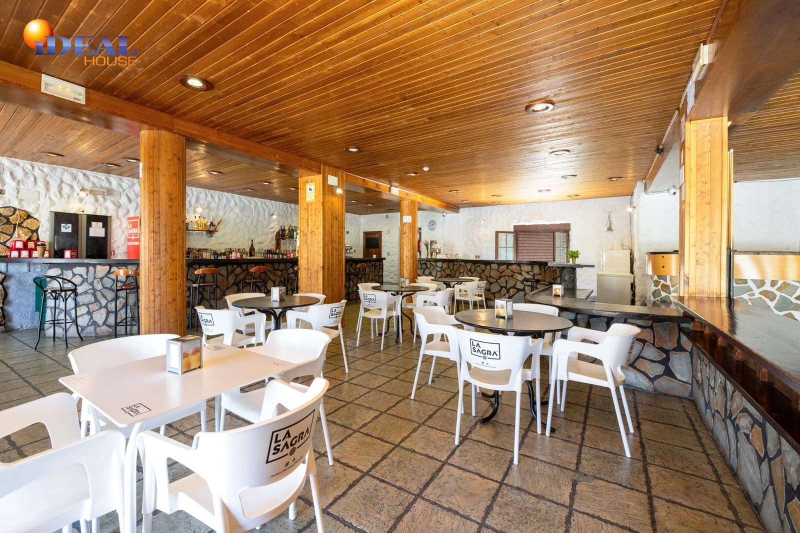 Bar/Restaurante de 4 habitaciones en Huéneja en venta - 245.000 € (Ref: 9434167)