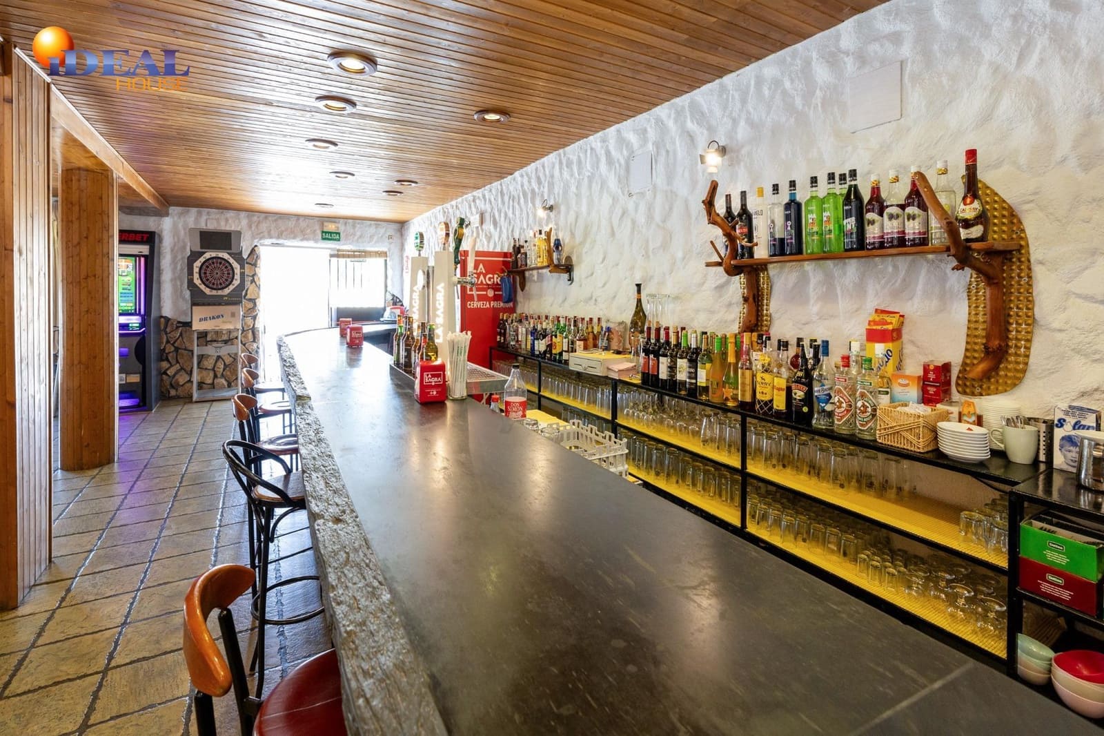 Bar/Restaurante de 4 habitaciones en Huéneja en venta - 245.000 € (Ref: 9434167)