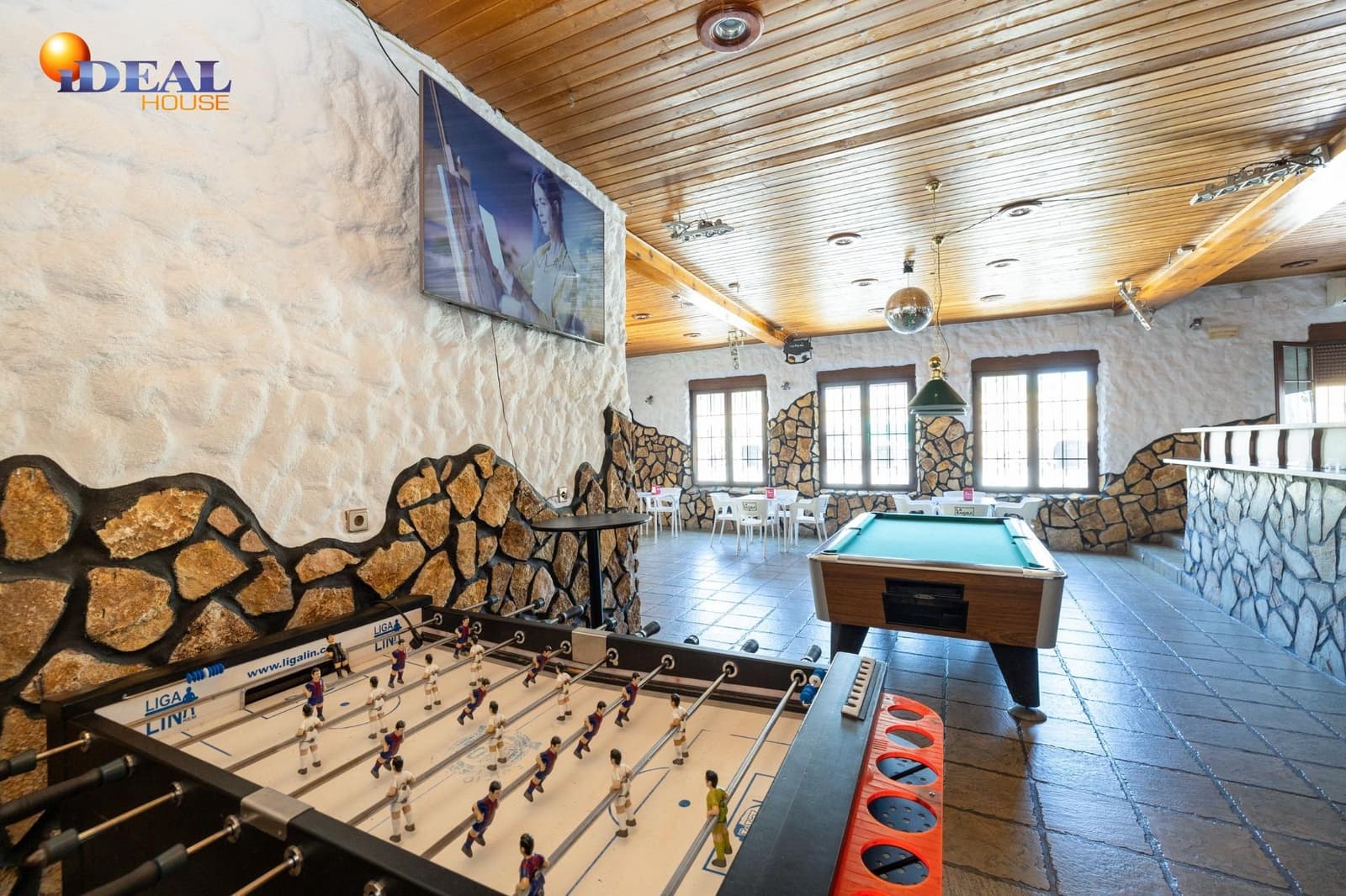 Bar/Restaurante de 4 habitaciones en Huéneja en venta - 245.000 € (Ref: 9434167)