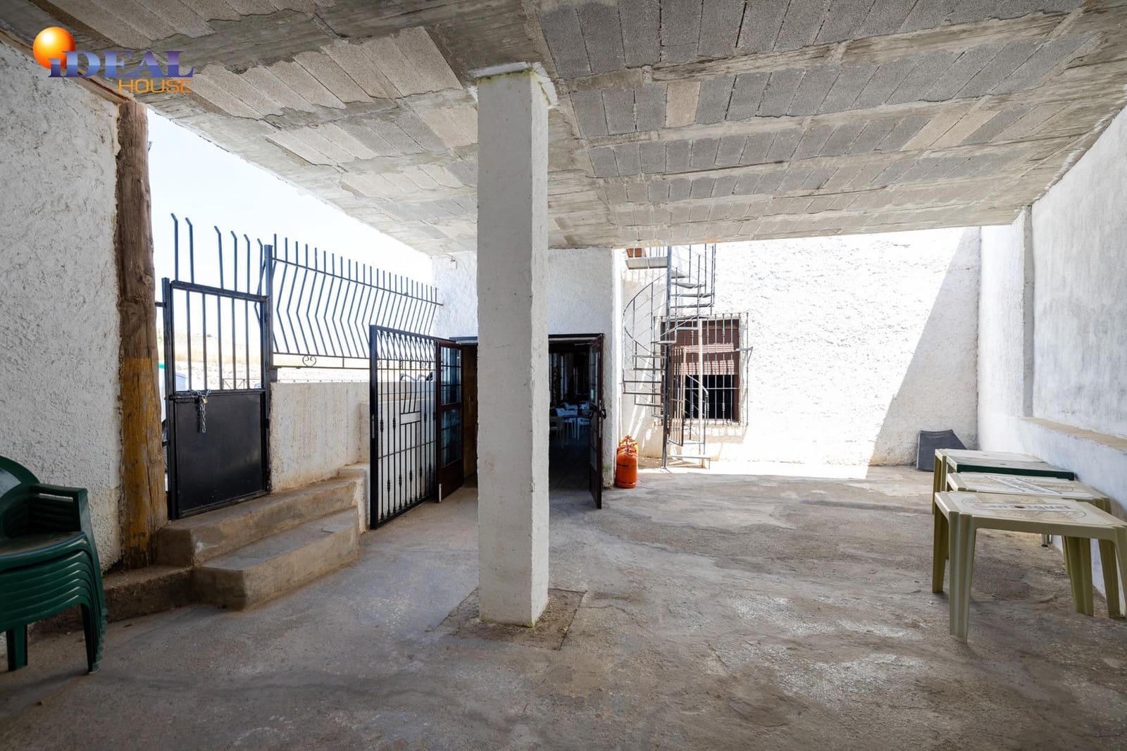 Bar/Restaurante de 4 habitaciones en Huéneja en venta - 245.000 € (Ref: 9434167)