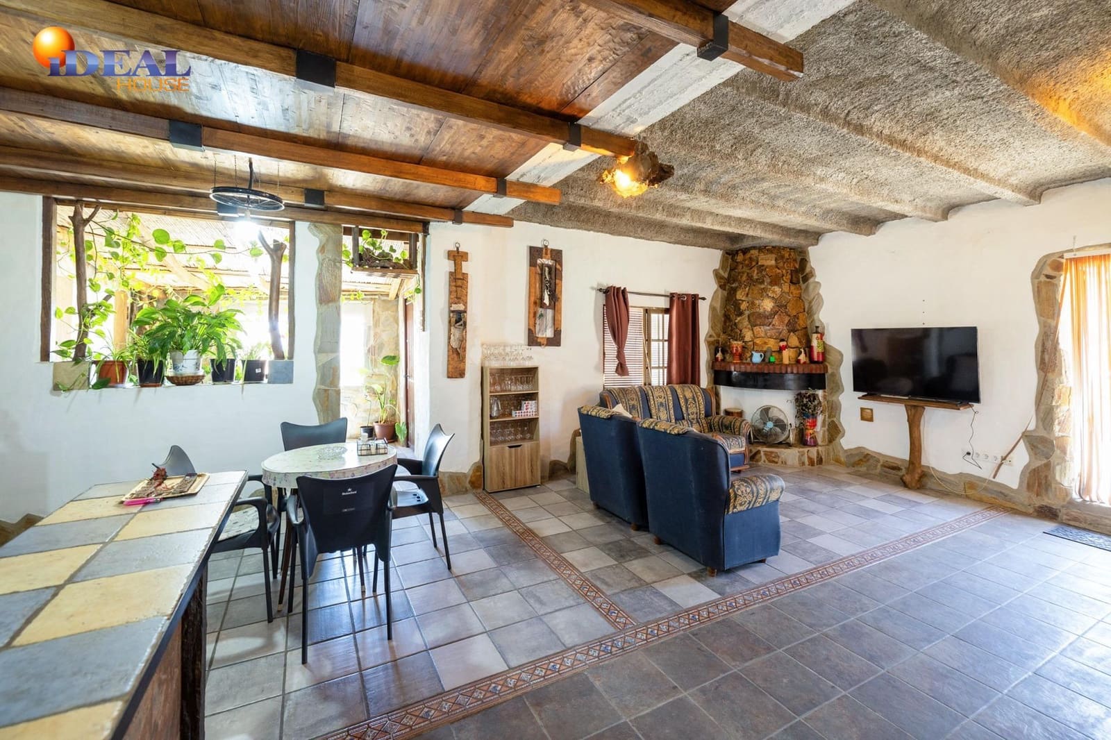 Bar/Restaurante de 4 habitaciones en Huéneja en venta - 245.000 € (Ref: 9434167)