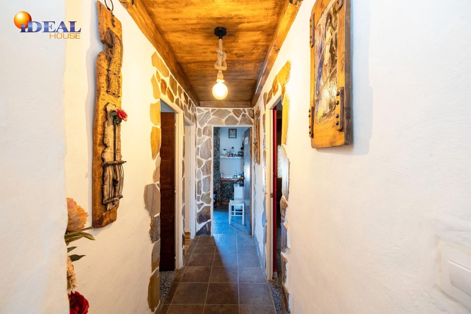 Bar/Restaurante de 4 habitaciones en Huéneja en venta - 245.000 € (Ref: 9434167)