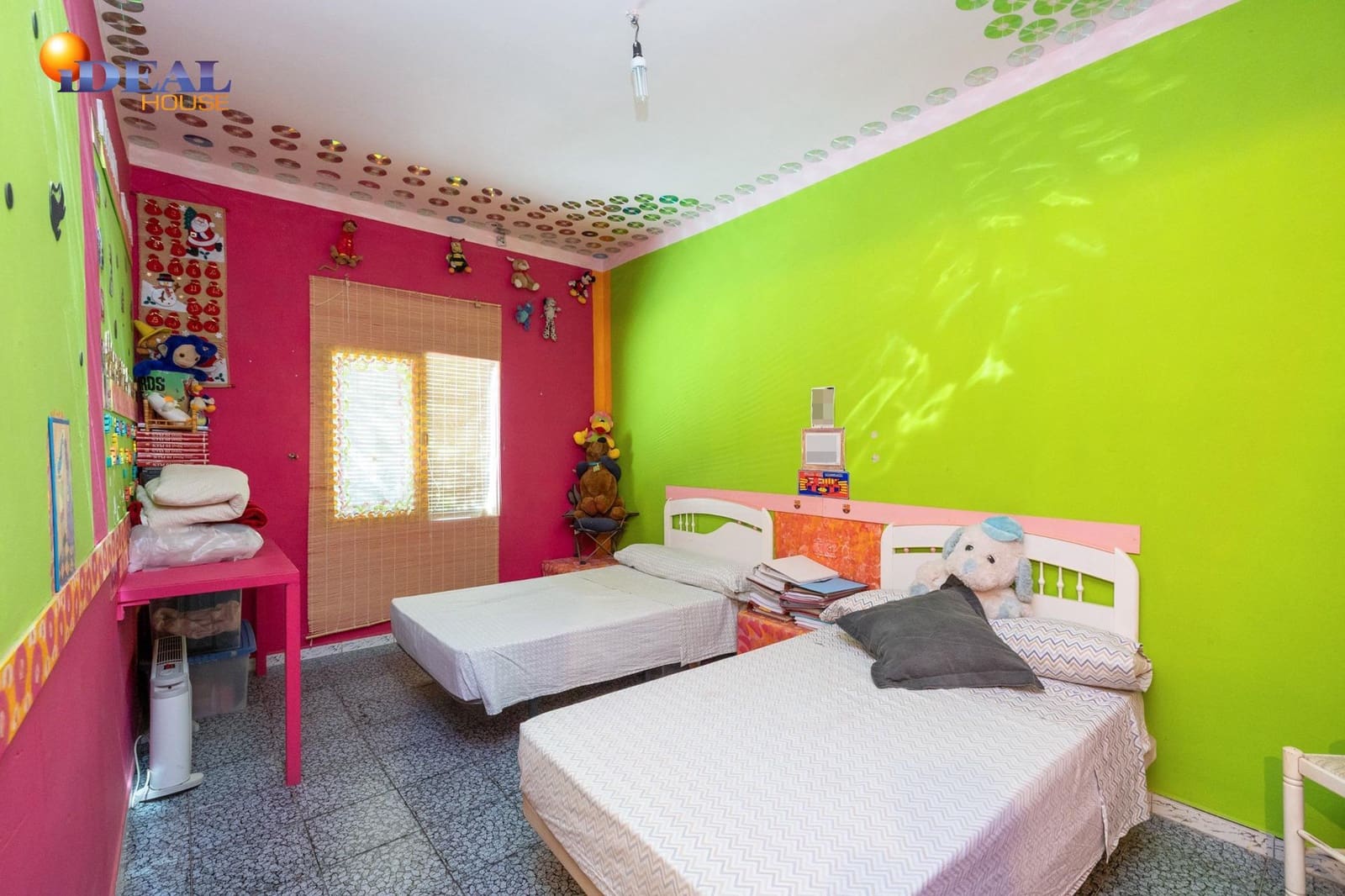 Bar/Restaurante de 4 habitaciones en Huéneja en venta - 245.000 € (Ref: 9434167)