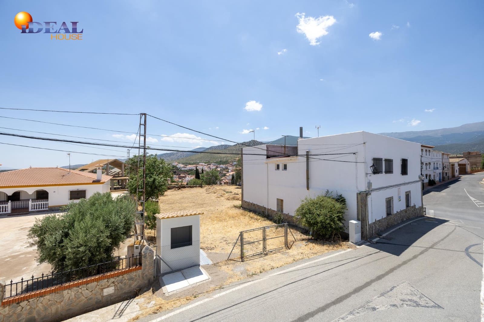 Bar/Restaurante de 4 habitaciones en Huéneja en venta - 245.000 € (Ref: 9434167)