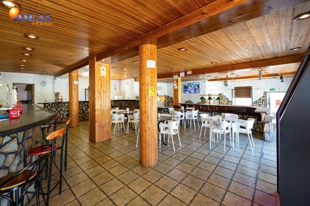 Bar/Restaurante de 4 habitaciones en Huéneja en venta - 245.000 € (Ref: 9434167)