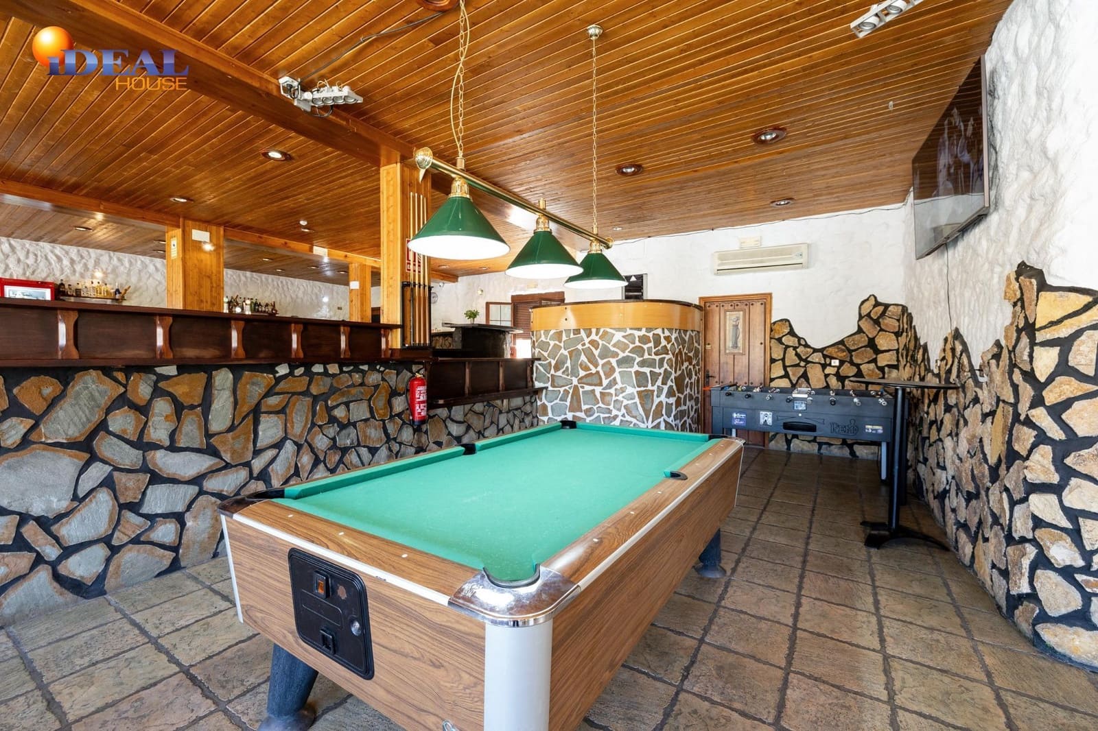 Bar/Restaurante de 4 habitaciones en Huéneja en venta - 245.000 € (Ref: 9434167)