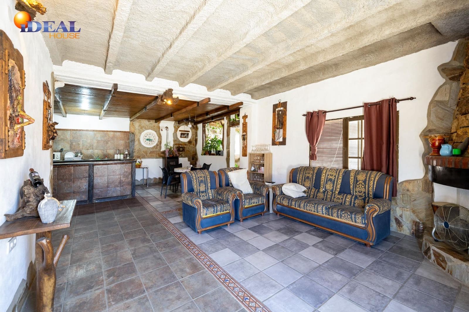 Bar/Restaurante de 4 habitaciones en Huéneja en venta - 245.000 € (Ref: 9434167)