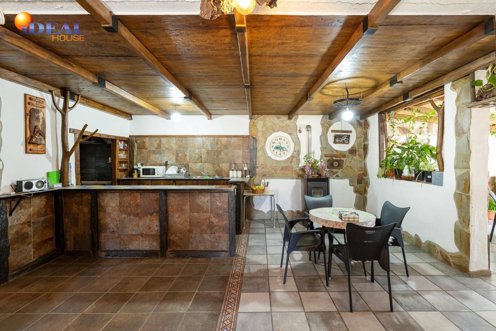 Bar/Restaurante de 4 habitaciones en Huéneja en venta - 245.000 € (Ref: 9434167)