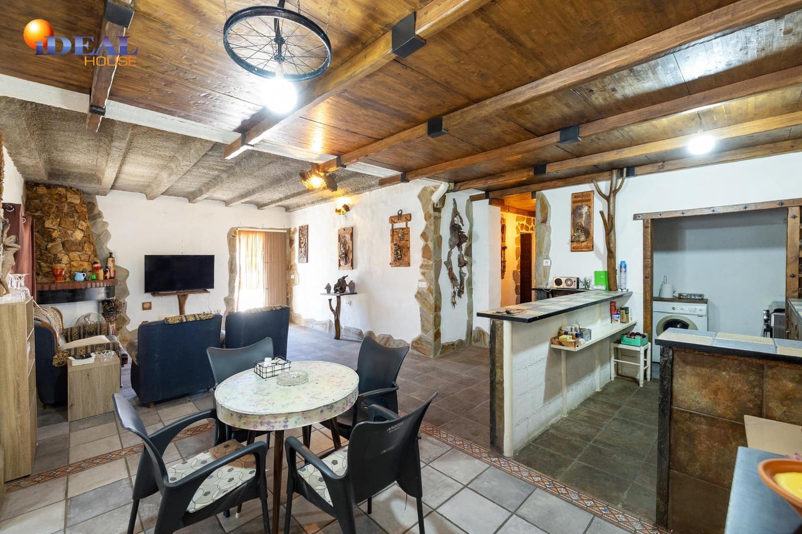 Bar/Restaurante de 4 habitaciones en Huéneja en venta - 245.000 € (Ref: 9434167)