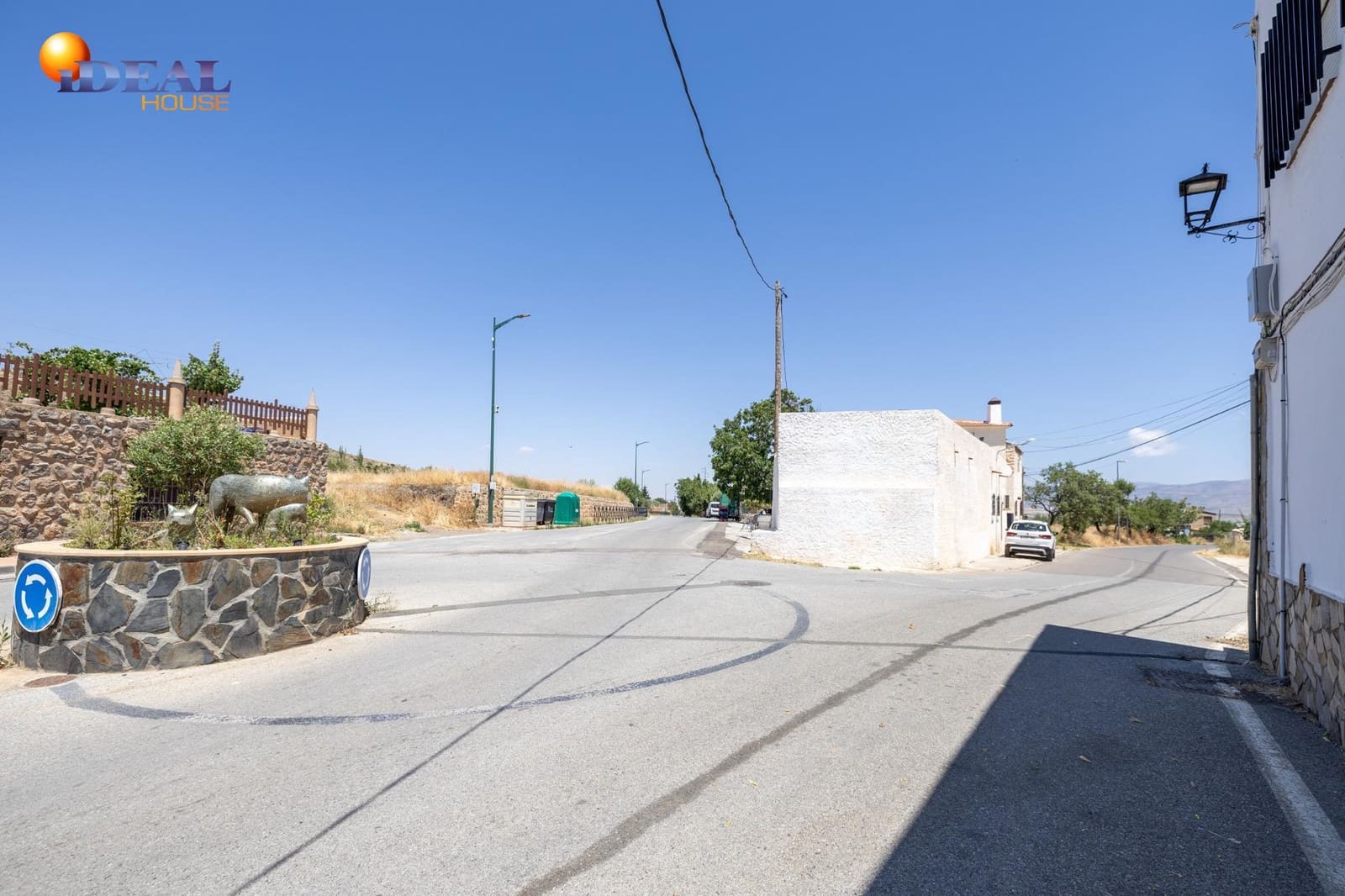 Bar/Restaurante de 4 habitaciones en Huéneja en venta - 245.000 € (Ref: 9434167)