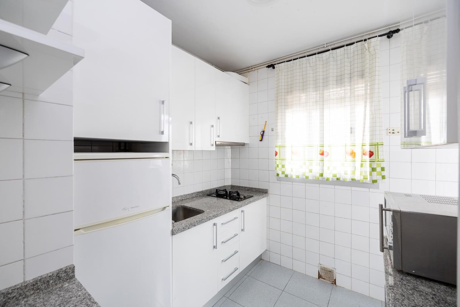 4 bedroom Flat for sale in Granada city - € 330,000 (Ref: 9434170)