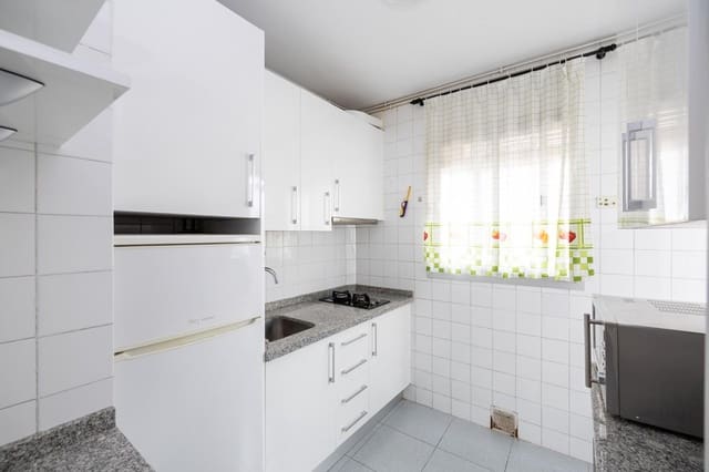 4 slaapkamer Flat te koop in Camino de Ronda - Rosaleda, Granada stad - € 330.000 (Ref: 9434170)