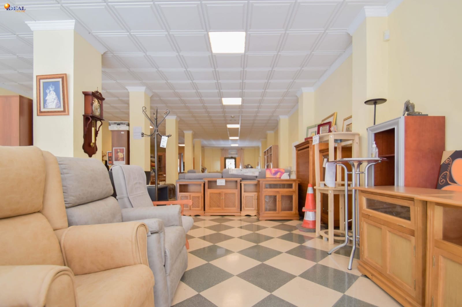 Commercial for sale in Montefrio - € 200,000 (Ref: 9434174)