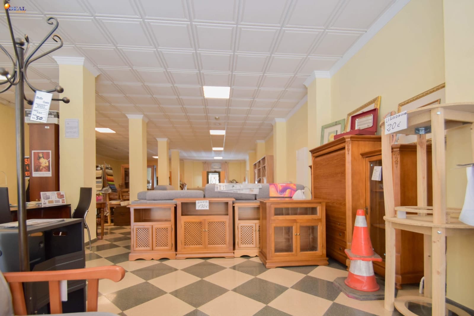 Commercial for sale in Montefrio - € 200,000 (Ref: 9434174)