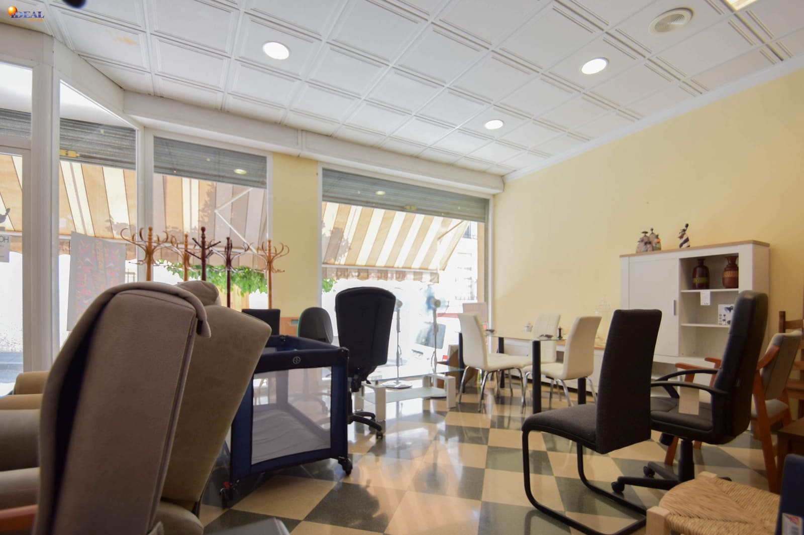 Commercial for sale in Montefrio - € 200,000 (Ref: 9434174)