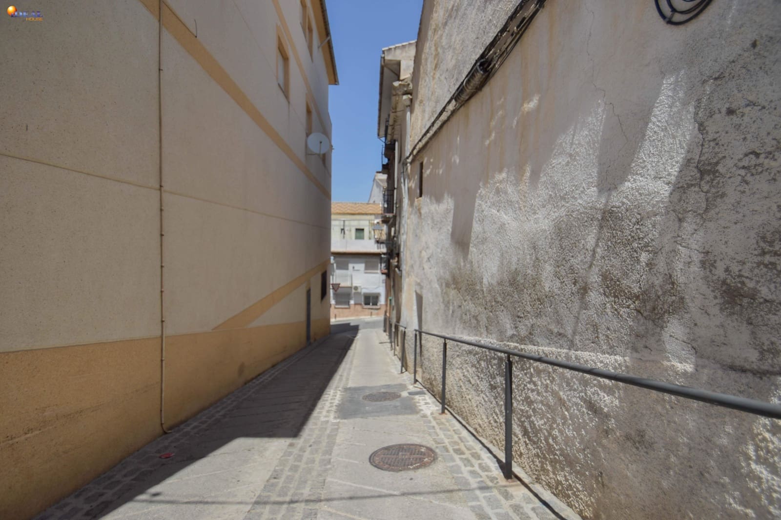 Commercial for sale in Montefrio - € 200,000 (Ref: 9434174)