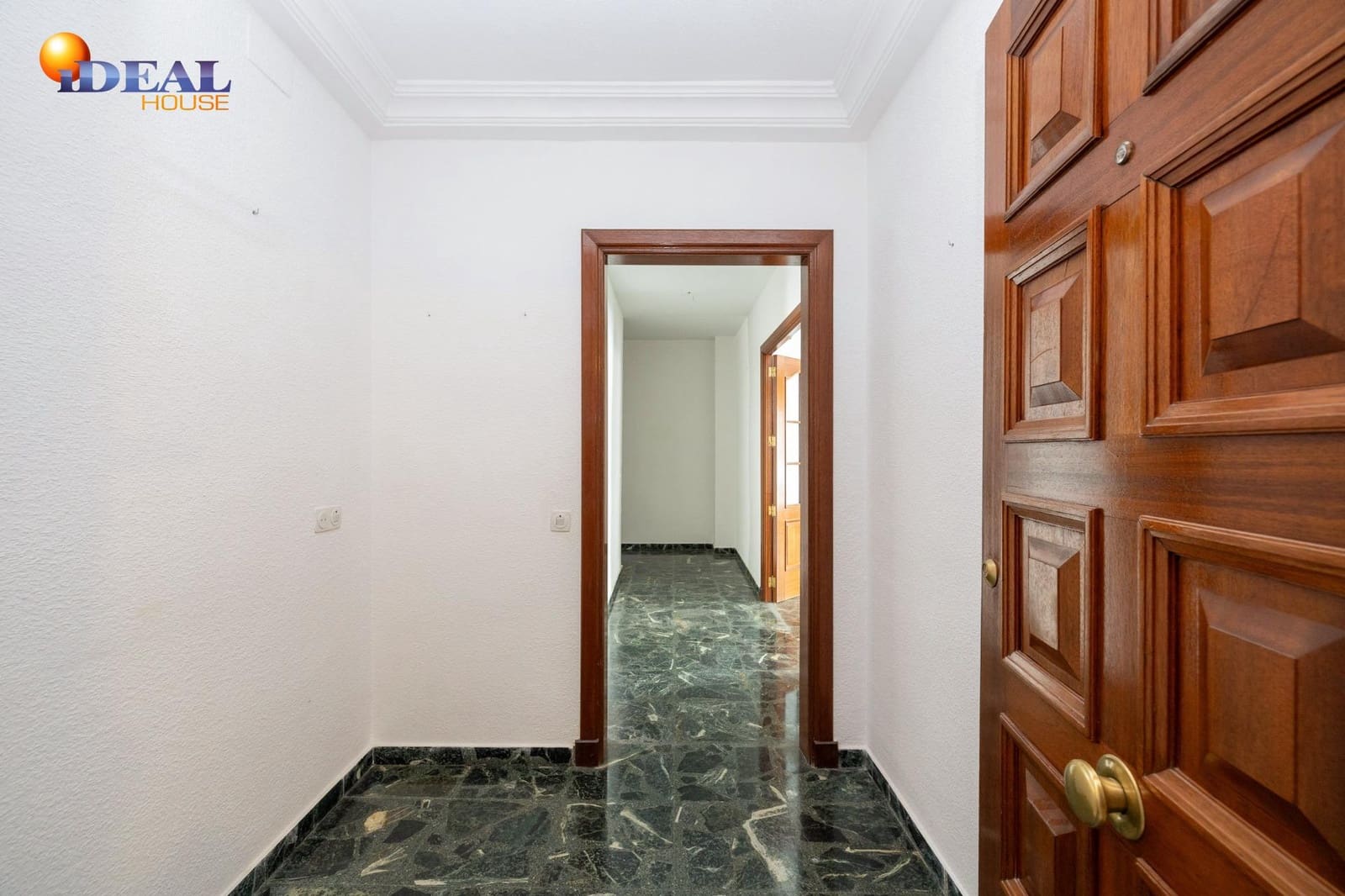 4 bedroom Flat for sale in Alcala la Real with garage - € 235,000 (Ref: 9434175)