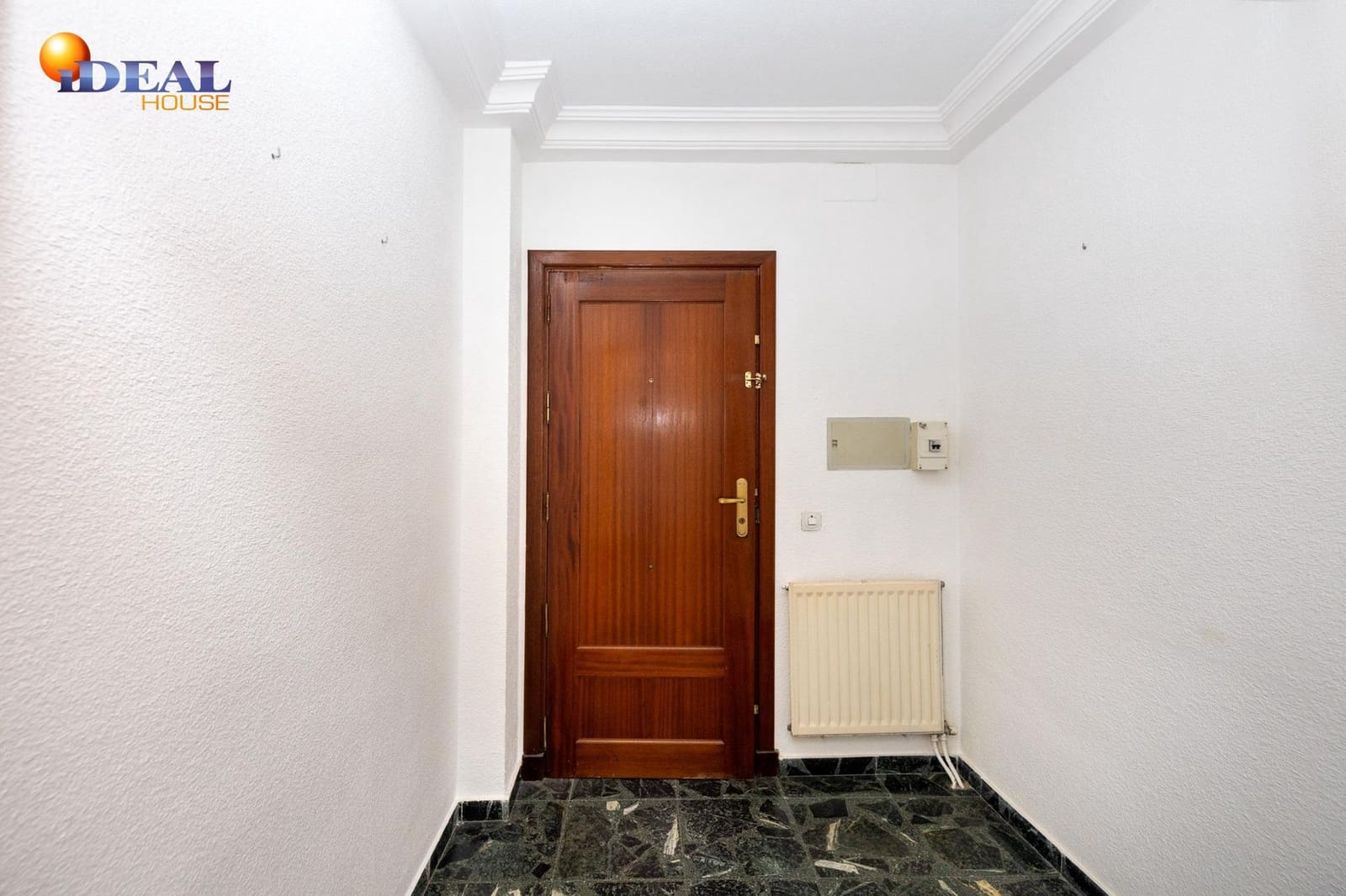 4 bedroom Flat for sale in Alcala la Real with garage - € 235,000 (Ref: 9434175)